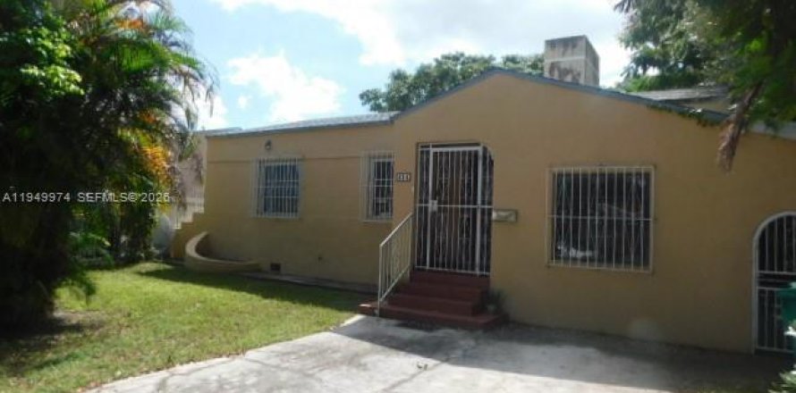 Дом в Майами, Флорида 4 спальни, 175.03м2 № 2005730