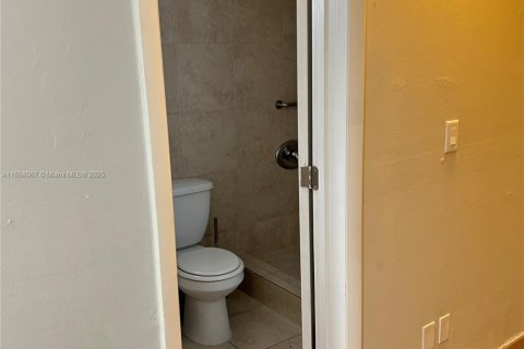 Снять в аренду коммерческую недвижимость в Майами, Флорида 27.87м2, № 1942138 - фото 23