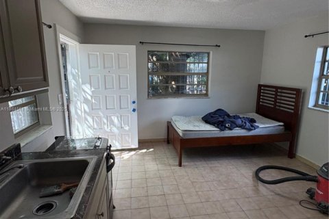 Propiedad comercial en alquiler en Miami, Florida № 1942138 - foto 10