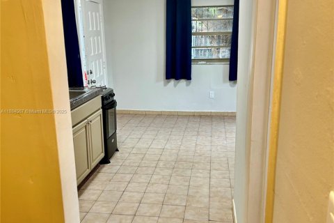 Снять в аренду коммерческую недвижимость в Майами, Флорида 27.87м2, № 1942138 - фото 19