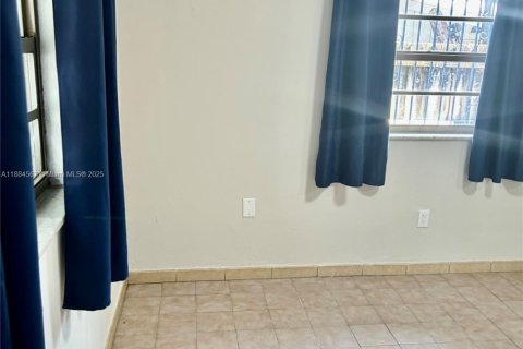 Снять в аренду коммерческую недвижимость в Майами, Флорида 27.87м2, № 1942138 - фото 26