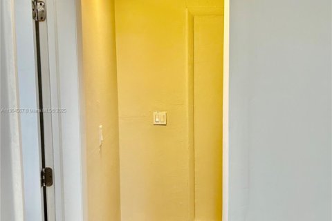 Снять в аренду коммерческую недвижимость в Майами, Флорида 27.87м2, № 1942138 - фото 25