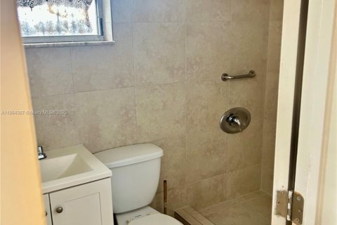 Снять в аренду коммерческую недвижимость в Майами, Флорида 27.87м2, № 1942138 - фото 24