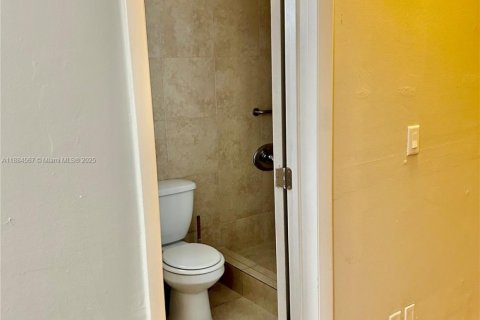 Снять в аренду коммерческую недвижимость в Майами, Флорида 27.87м2, № 1942138 - фото 22