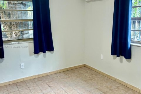 Снять в аренду коммерческую недвижимость в Майами, Флорида 27.87м2, № 1942138 - фото 28