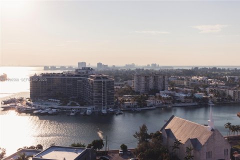 Condominio en venta en Miami Beach, Florida, 1 dormitorio, 83.43 m2 № 1994588 - foto 28