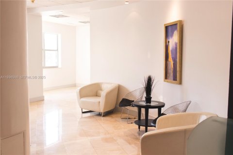 Condominio en venta en Miami Beach, Florida, 1 dormitorio, 83.43 m2 № 1994588 - foto 3