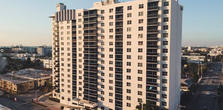 Condominio en Miami Beach, Florida, 1 dormitorio  № 1994588
