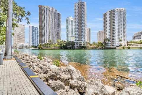 Condominio en venta en Miami, Florida, 2 dormitorios, 135.54 m2 № 2074462 - foto 6