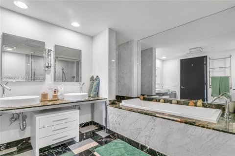 Condominio en venta en Miami, Florida, 2 dormitorios, 135.54 m2 № 2074462 - foto 20