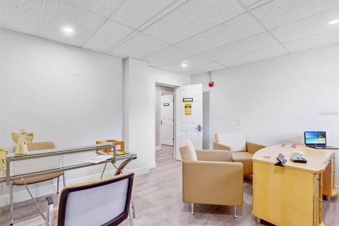 Propiedad comercial en alquiler en Kissimmee, Florida № 2111840 - foto 8