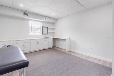 Propiedad comercial en alquiler en Kissimmee, Florida № 2111840 - foto 5