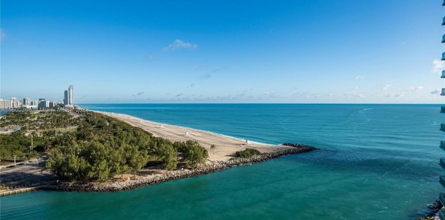 Condominio en Bal Harbour, Florida, 1 dormitorio  № 2076834