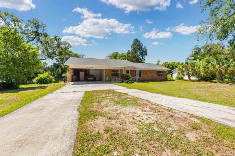 House in Ocala, Florida 3 bedrooms, 144.93 sq.m. № 2115169 - photo 2