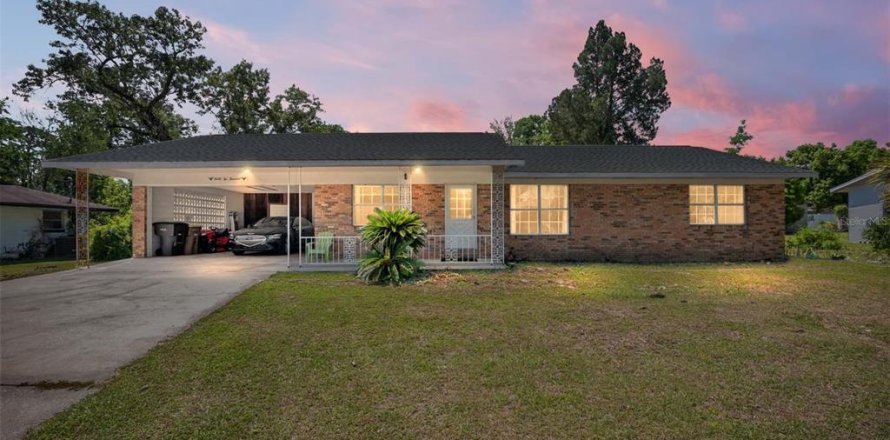House in Ocala, Florida 3 bedrooms, 144.93 sq.m. № 2115169