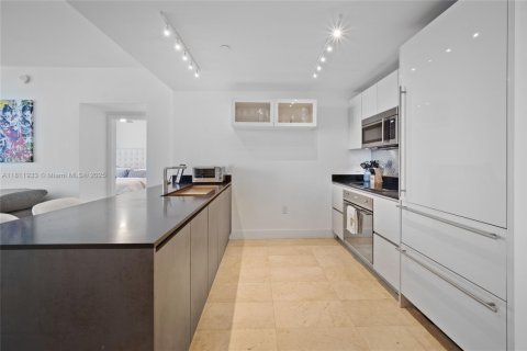 Condominio en alquiler en Miami, Florida, 2 dormitorios, 123.1 m2 № 1756080 - foto 8