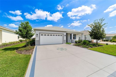 House in Ocala, Florida 3 bedrooms, 181.9 sq.m. № 1913682 - photo 2