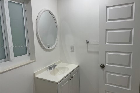 House in Dania Beach, Florida 1 bedroom, 161.09 sq.m. № 1889335 - photo 7