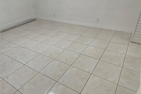 House in Dania Beach, Florida 1 bedroom, 161.09 sq.m. № 1889335 - photo 12