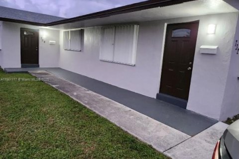 House in Dania Beach, Florida 1 bedroom, 161.09 sq.m. № 1889335 - photo 15