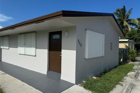 House in Dania Beach, Florida 1 bedroom, 161.09 sq.m. № 1889335 - photo 1