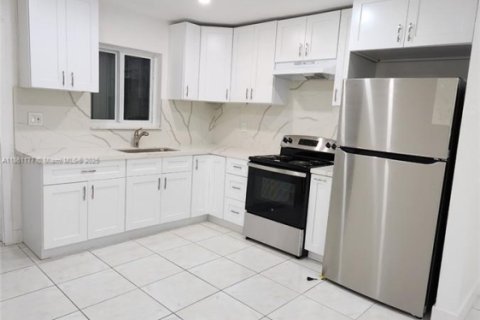 House in Dania Beach, Florida 1 bedroom, 161.09 sq.m. № 1889335 - photo 16