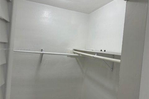 House in Dania Beach, Florida 1 bedroom, 161.09 sq.m. № 1889335 - photo 13