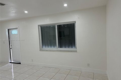 House in Dania Beach, Florida 1 bedroom, 161.09 sq.m. № 1889335 - photo 10