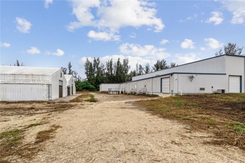 Propiedad comercial en venta en Homestead, Florida № 1975305 - foto 2
