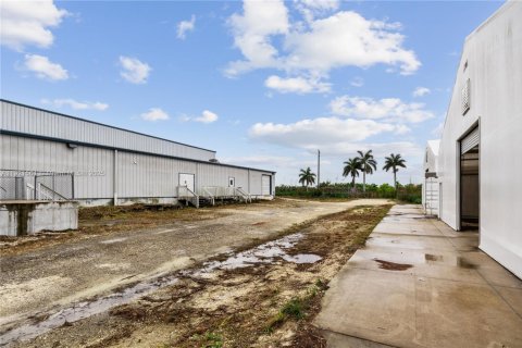 Propiedad comercial en venta en Homestead, Florida № 1975305 - foto 18