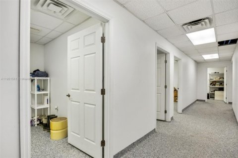 Propiedad comercial en venta en Homestead, Florida № 1975305 - foto 13