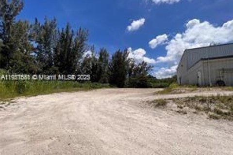 Propiedad comercial en venta en Homestead, Florida № 1975305 - foto 15