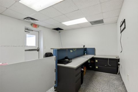 Propiedad comercial en venta en Homestead, Florida № 1975305 - foto 8