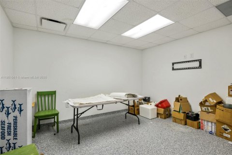 Propiedad comercial en venta en Homestead, Florida № 1975305 - foto 11