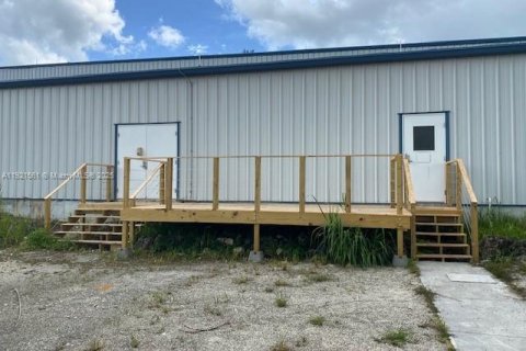 Propiedad comercial en venta en Homestead, Florida № 1975305 - foto 3
