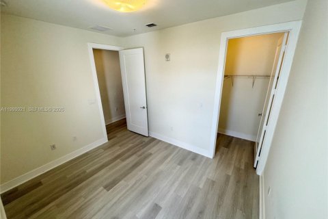 Снять в аренду кондоминиум в Майами, Флорида 3 спальни, 178.65м2, № 2057839 - фото 9