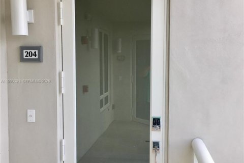 Снять в аренду кондоминиум в Майами, Флорида 3 спальни, 178.65м2, № 2057839 - фото 2