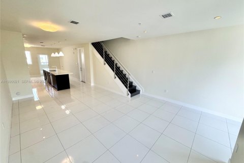 Снять в аренду кондоминиум в Майами, Флорида 3 спальни, 178.65м2, № 2057839 - фото 4