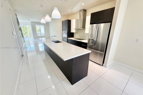 Снять в аренду кондоминиум в Майами, Флорида 3 спальни, 178.65м2, № 2057839 - фото 5