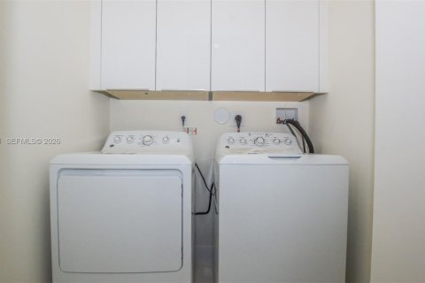 Снять в аренду кондоминиум в Майами, Флорида 3 спальни, 178.65м2, № 2057839 - фото 8