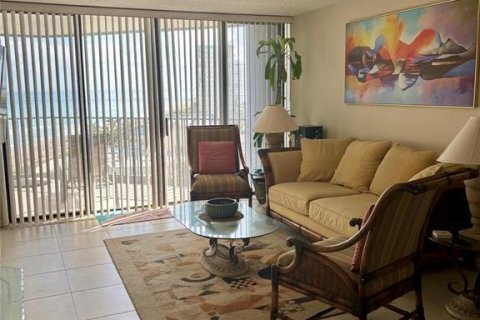 Condo in Jensen Beach, Florida, 2 bedrooms № 2241887 - photo 23