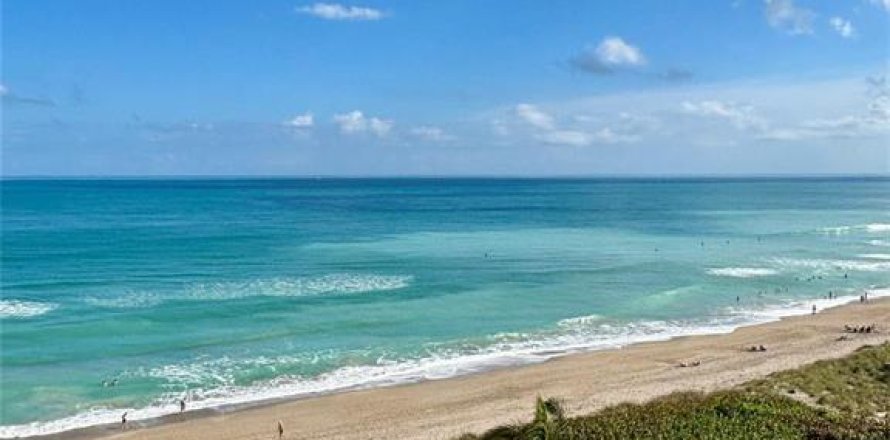 Condo in Jensen Beach, Florida, 2 bedrooms № 2241887