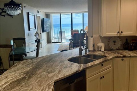 Condo in Jensen Beach, Florida, 2 bedrooms № 2241887 - photo 3