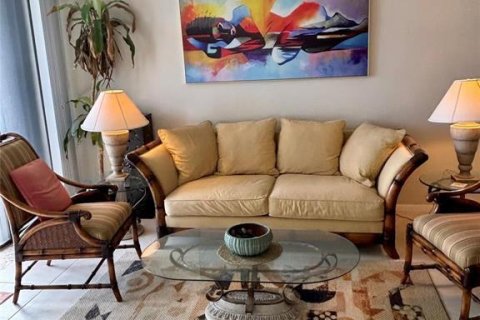 Condo in Jensen Beach, Florida, 2 bedrooms № 2241887 - photo 12