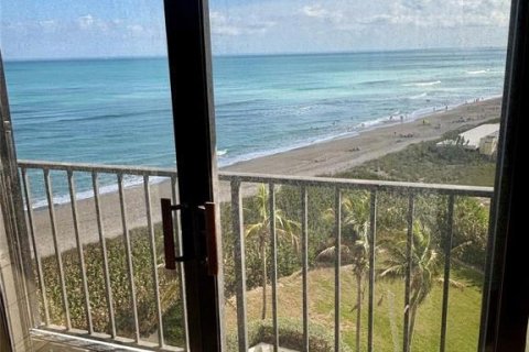 Condo in Jensen Beach, Florida, 2 bedrooms № 2241887 - photo 16