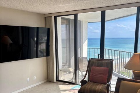 Condo in Jensen Beach, Florida, 2 bedrooms № 2241887 - photo 11