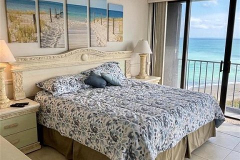 Condo in Jensen Beach, Florida, 2 bedrooms № 2241887 - photo 15