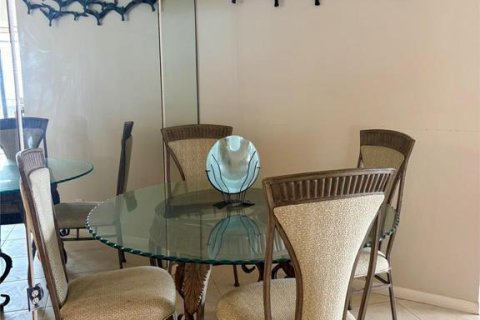 Condo in Jensen Beach, Florida, 2 bedrooms № 2241887 - photo 9