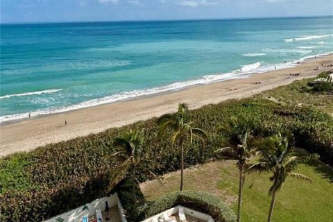 Condo in Jensen Beach, Florida, 2 bedrooms № 2241887 - photo 14