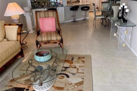 Condo in Jensen Beach, Florida, 2 bedrooms № 2241887 - photo 22